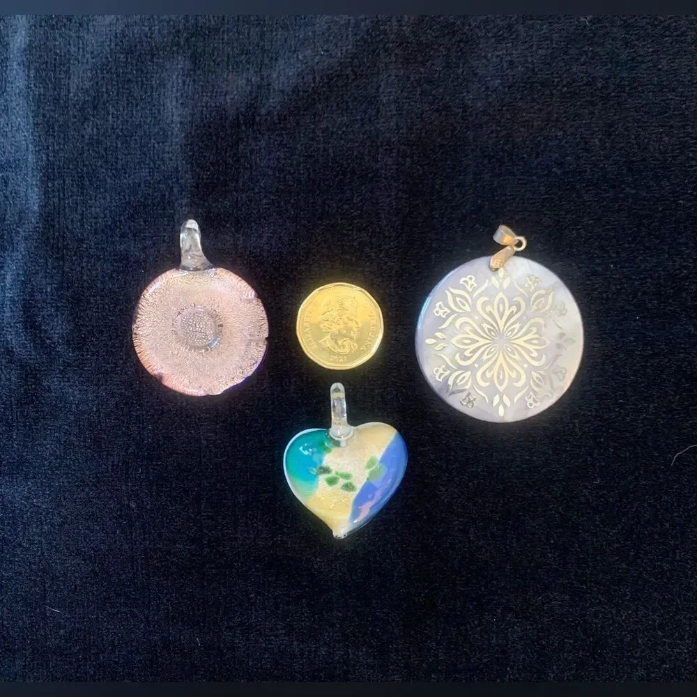 3 Pendants - Picture 2 of 5